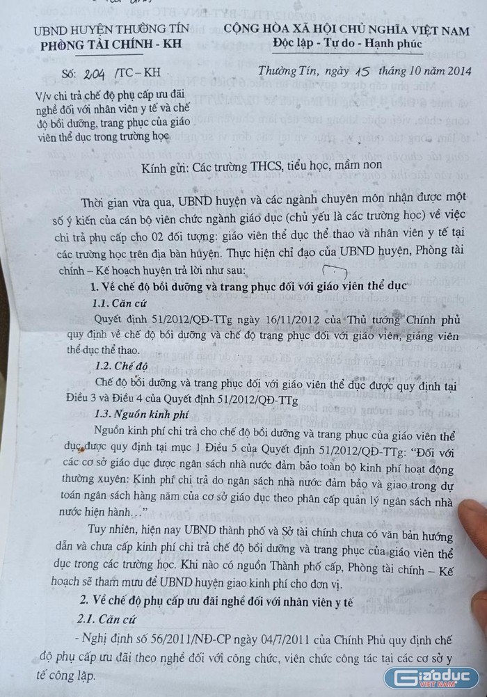 Năm 2014, huyện Thường Tín có văn bản 204 thông báo về việc chi trả phụ cấp cho nhân viên y tế trường học trong huyện là sai và kể từ năm 2015, huyện sẽ giao về các trường tự thực hiện theo Nghị định 56. Ảnh: N.N