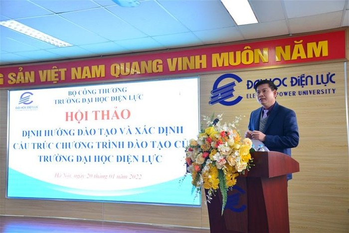 Phó giáo sư - Tiến sĩ Đinh Văn Châu, quyền Hiệu trưởng Nhà trường phát biểu khai mạc Hội thảo.