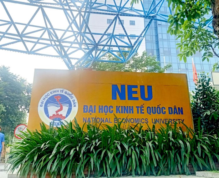 Trường Đại học Kinh tế Quốc dân bị &quot;tố&quot; giữ bằng tốt nghiệp của sinh viên khóa 14. (Ảnh: Mạnh Đoàn)