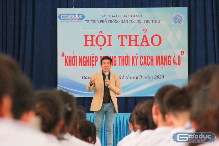 Diễn giả Hoàng Anh Tú chia sẻ tại Hội thảo. Ảnh: Mạnh Đoàn