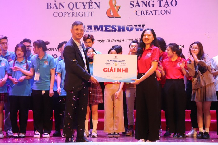 Trường Đại học Luật, Đại học Quốc gia Hà Nội giành giải Nhì.