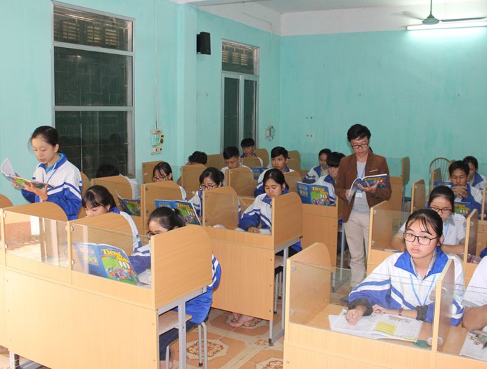 Phòng học tiếng Anh, trường Trung học phổ thông Lạc Sơn được trang bị hiện đại, đáp ứng nhu cầu dạy và học. (Ảnh: Báo Hòa Bình)
