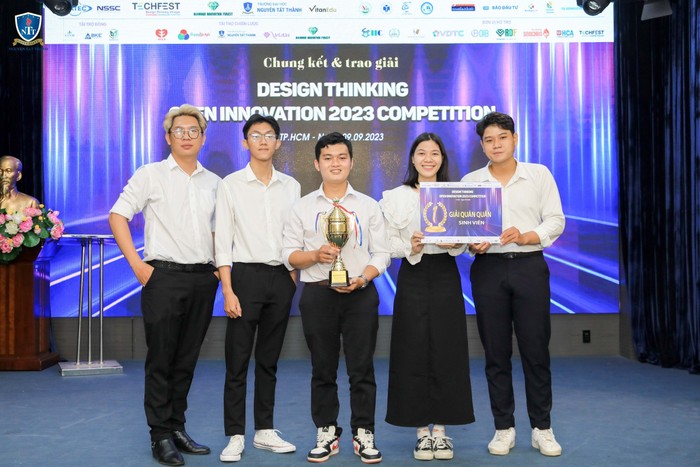 Sinh viên Trường Đại học Nguyễn Tất Thành nhận giải Design thinking open innovation 2023 compettion. (Ảnh: NTCC)