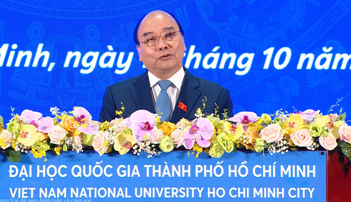 Chủ tịch nước Nguyễn Xuân Phúc làm diễn giả tại lễ khai giảng khoá 2022 của Đại học Quốc gia Thành phố Hồ Chí Minh (ảnh: L.P)