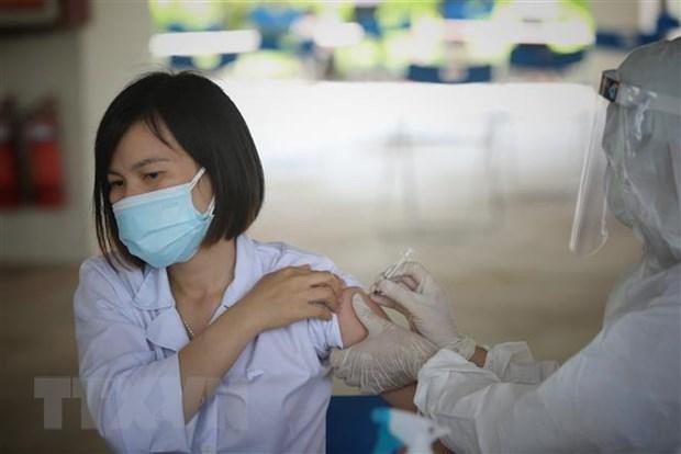 Tiêm vaccine phòng COVID-19 cho công nhân trong khu công nghiệp Bắc Giang