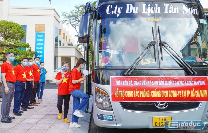 Những chiến binh trẻ của Trường Đại học Y Dược Thái Bình xung phong lên tuyến đầu với quyết tâm cao nhất, chung sức đồng lòng dập dịch tại Thành phố Hồ Chí Minh. (Ảnh: Nhà trường cung cấp)