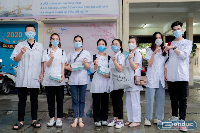 Sinh viên Trường Cao đẳng Y tế Hà Nội thể hiện quyết tâm cùng CDC Hà Nội chiến đấu với dịch Covid-19. (Ảnh: Nhà trường cung cấp)