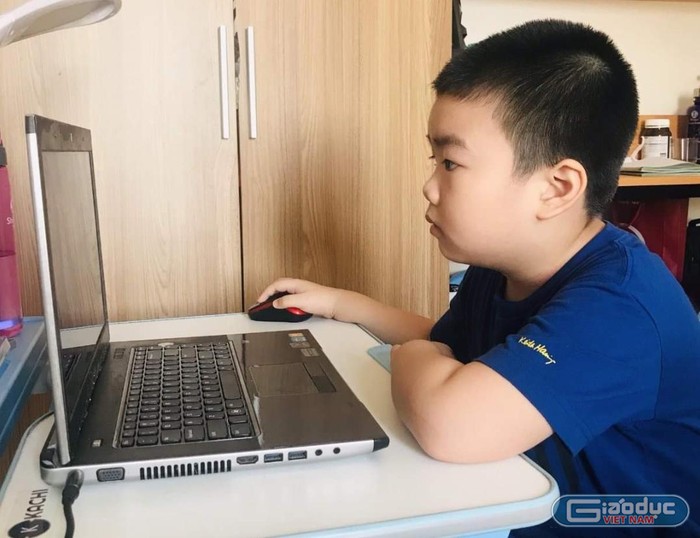 Thạc sĩ Huỳnh Văn Tiết cho rằng, dạy và học trực tuyến là giải pháp tối ưu hiện nay. (Ảnh: NVCC)