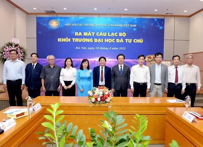 Lễ ra mắt Câu lạc bộ Khối trường đại học đã tự chủ được tổ chức vào tháng 4 năm 2021. (Ảnh: NEU)