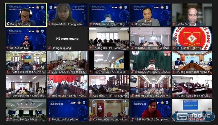 Hội thảo &quot;Đào tạo trực tuyến trong giáo dục đại học Việt Nam&quot; được tổ chức ngày 15/12 kết nối hơn 300 điểm cầu trên cả nước. (Ảnh: PM)
