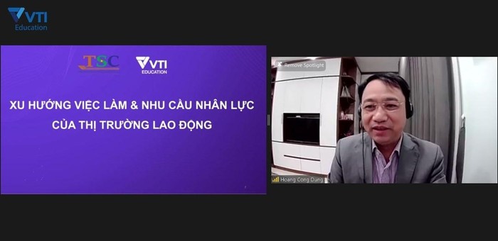 Tiến sĩ Hoàng Công Dụng cũng chỉ ra xu hướng dịch chuyển cơ cấu các nhóm ngành nghề Công nghệ thông tin cho các bạn học sinh.