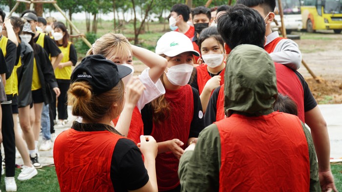 Các bạn trẻ hòa mình vào không gian chung, cùng vui chơi, cùng chia sẻ và cùng học tập.