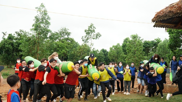 Tham gia các hoạt động Team Building, sinh viên được học hỏi, rèn luyện kỹ năng mềm.