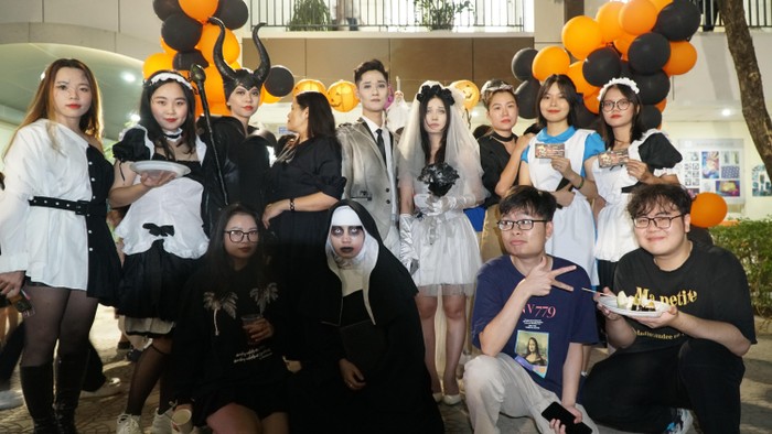 Đêm hội Halloween mang đến nhiều cảm xúc cho sinh viên và thầy cô.