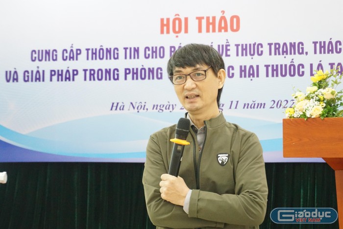 Ông Nguyễn Tuấn Lâm chỉ ra nhiều tác hại nghiêm trọng của việc sử dụng thuốc lá điện tử. (Ảnh: Nguyên Phương)