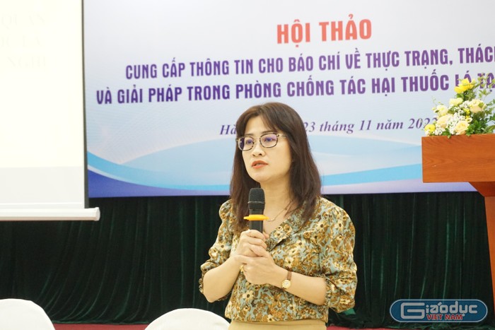 Bà Trần Thị Trang nêu quan điểm của Bộ Y tế, đề nghị cấm toàn bộ các sản phẩm thuốc lá mới. (Ảnh: Nguyên Phương)