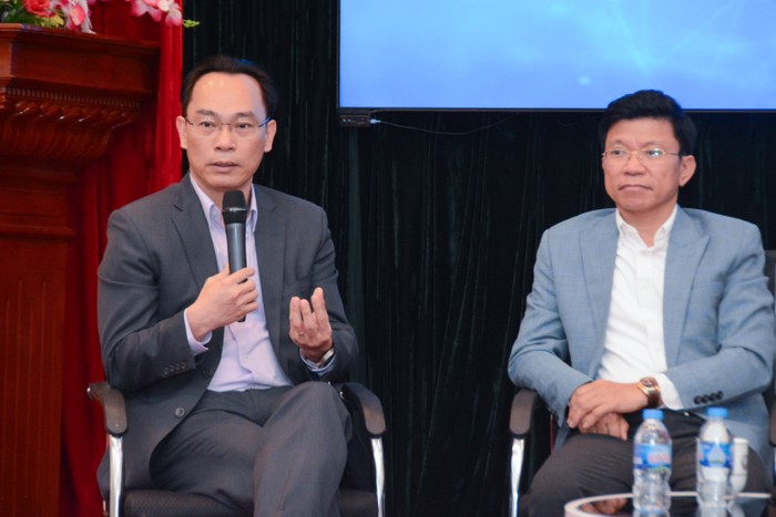 Thứ trưởng Hoàng Minh Sơn khẳng định, để hiểu về ChatGPT thì cần phải sử dụng công nghệ này. Ảnh: Bộ Giáo dục và Đào tạo