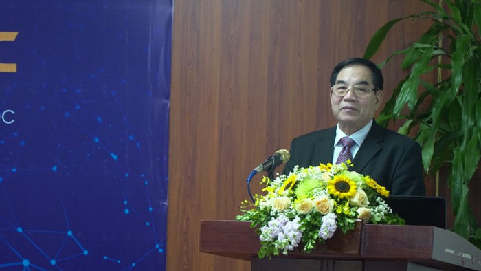Tiến sĩ Nguyễn Văn Ngữ - Chủ tịch Hội đồng trường, Trường Đại học Hòa Bình phát biểu chia sẻ tại hội thảo.