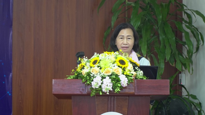 Phó Giáo sư, Tiến sĩ Lê Thị Thanh - Trưởng khoa Luật và Tài chính ngân hàng - Kế toán chia sẻ tại Hội thảo.