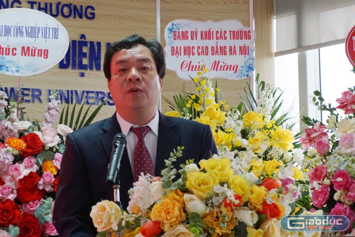 Phó Giáo sư, Tiến sĩ Vũ Đình Ngọ phát biểu nhận nhiệm vụ