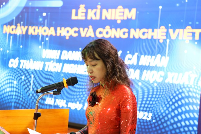 Phó Giáo sư, Tiến sĩ Nguyễn Vũ Bích Hiền – Hiệu trưởng Trường Đại học Thủ đô Hà Nội chia sẻ tại buổi lễ.