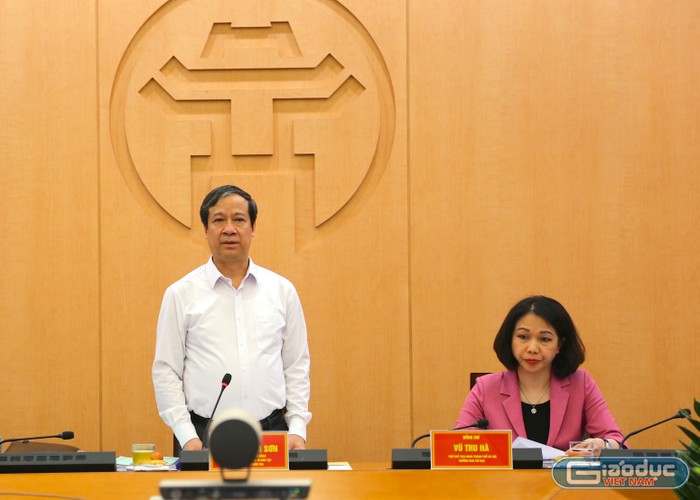 Bộ trưởng Nguyễn Kim Sơn đánh giá cao sự chuẩn bị của Thủ đô với công tác tổ chức thi tốt nghiệp trung học phổ thông 2023. Ảnh: Phạm Minh