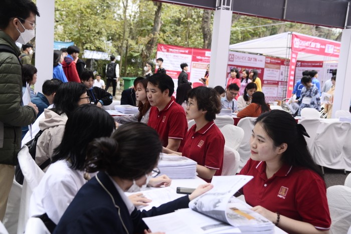 Hơn 1400 thí sinh trúng tuyển vào Trường Đại học Hà Nội theo các phương thức xét tuyển sớm. Ảnh: NTCC