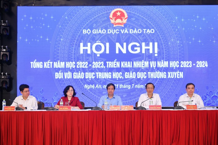 Lãnh đạo Bộ Giáo dục và Đào tạo chủ trì phần thảo luận tại Hội nghị. Ảnh: Bộ Giáo dục và Đào tạo