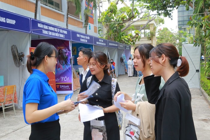 Sinh viên Trường Đại học Kinh tế - Đại học Đà Nẵng tại Ngày hội việc làm. Ảnh: Website nhà trường