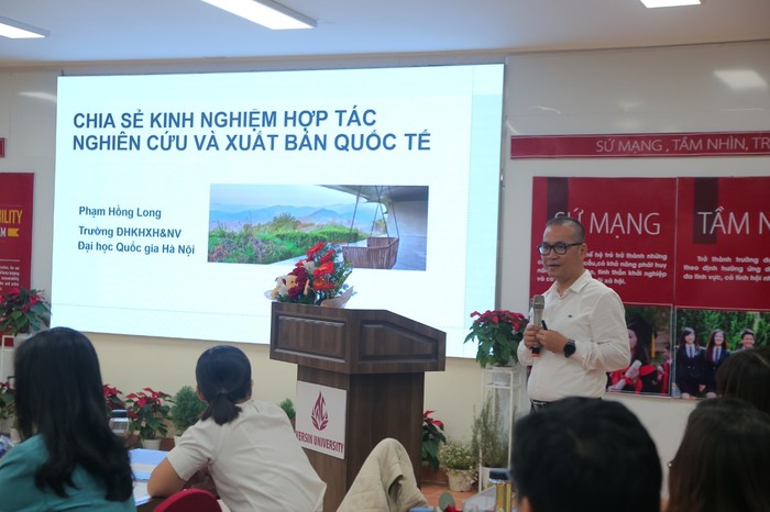 Phó Giáo sư, Tiến sĩ Phạm Hồng Long chia sẻ tại Hội thảo.
