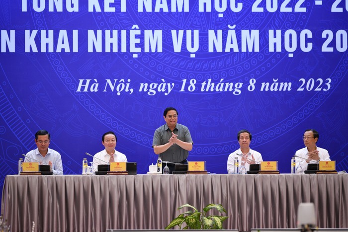 Thủ tướng Chính phủ Phạm Minh Chính, Phó Thủ tướng Chính phủ Trần Hồng Hà tham dự chỉ đạo Hội nghị.