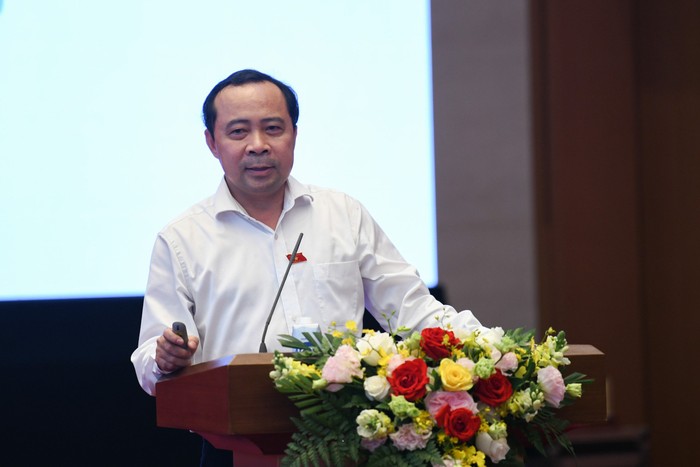 Phó Giáo sư, Tiến sĩ Vũ Hải Quân - Giám đốc Đại học Quốc gia Thành phố Hồ Chí Minh chia sẻ tại Hội thảo.