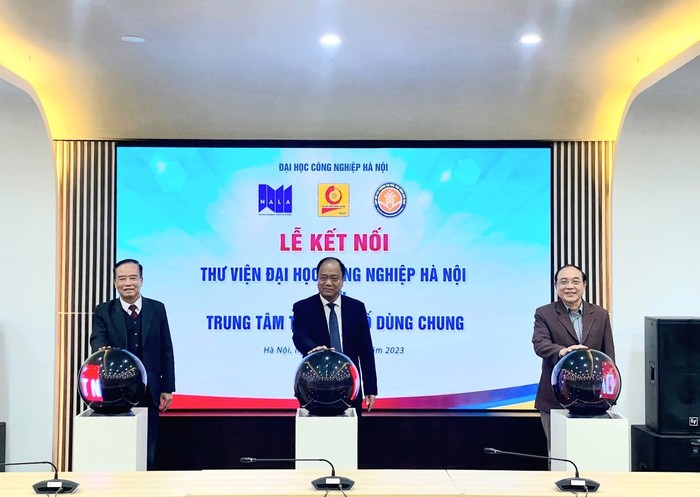 Lễ kết nối Thư viện Trường Đại học Công nghiệp Hà Nội với Trung tâm Tri thức số dùng chung.