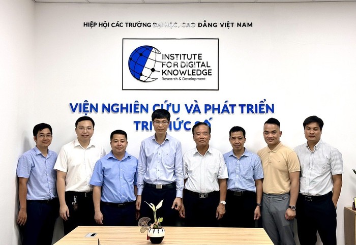 Lãnh đạo Học viện Công nghệ Bưu chính Viễn thông đến thăm và làm việc với Viện.