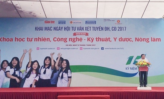 Thứ trưởng Bộ Giáo dục và Đào tạo Bùi Văn Ga phát biểu tại buổi lễ (Ảnh: Ngọc Bích)