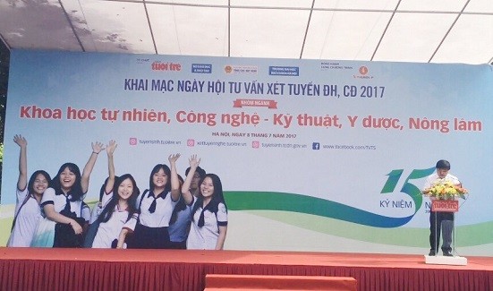 Ông Lê Thế Chữ - Phó tổng biên tập phụ trách báo Tuổi Trẻ phát biểu tại buổi lễ (Ảnh: Ngọc Bích)