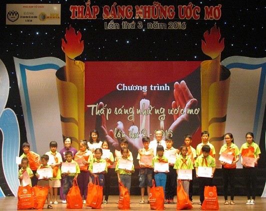 Hình ảnh chương trình Thắp sáng những ước mơ lần thứ 3 năm 2016