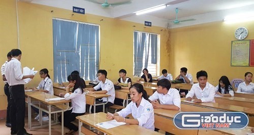 Thí sinh tham dự kì thi tuyển sinh vào lớp 10 năm học 2017-2018. (Ảnh: giaoduc.net.vn).