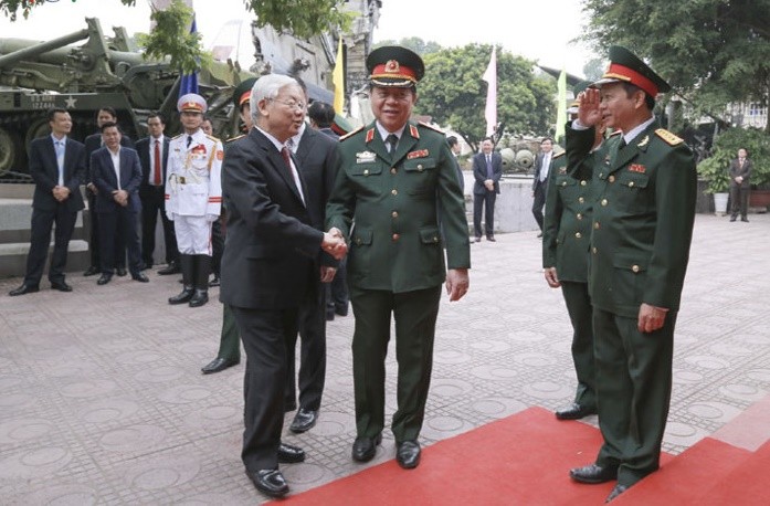 Tổng Bí Thư Nguyễn Phú Trọng thăm Bảo tàng Quân sự Việt Nam trước Lễ dâng hoa tượng đài Lenin.