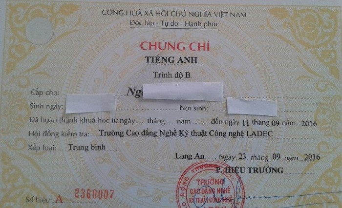 Chứng chỉ ngoại ngữ (Ảnh: tác giả cung cấp).