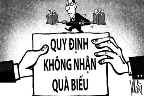 Biếu xén quà cáp cho cấp trên (Ảnh minh họa: giaoducthoidai.vn).