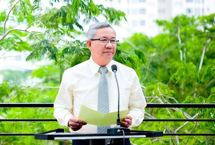 Thầy Tạ Quang Sum, nguyên hiệu trưởng Trường trung học phổ thông Trần Hưng Đạo - Thành phố Cam Ranh.