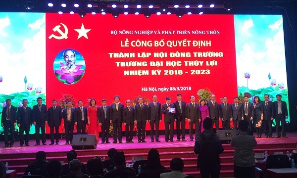 Trường Đại học Thủy Lợi ra mắt các thành viên của Hội đồng trường (Ảnh: Đào Linh).