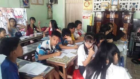 Các em học sinh tham gia lớp học thêm trong hè (Ảnh minh họa: thainguyentv.vn).