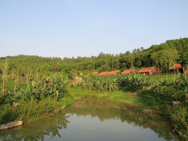 Nhà hàng Tre ven sông trong Khu sinh thái.