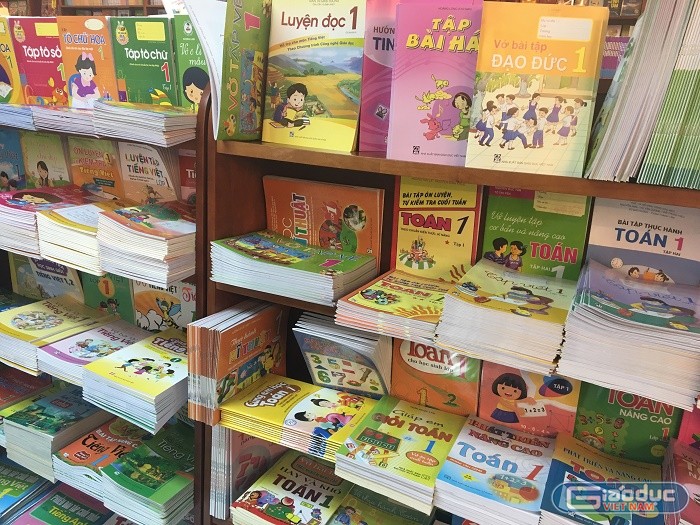 Sách bài tập cấp tiểu học là nguyên nhân chính dẫn đến học thêm (Ảnh: giaoduc.net.vn).
