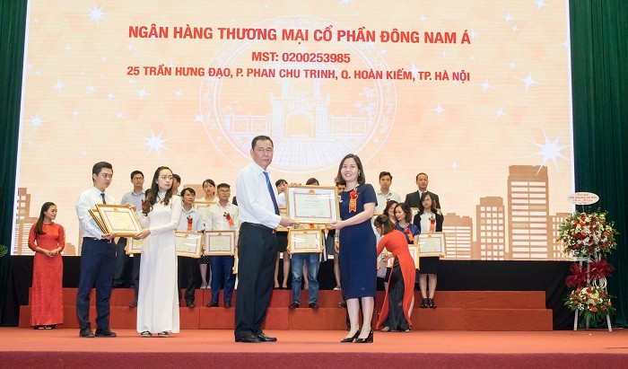 Seabank nhận bằng khen của Bộ Tài chính do có thành tích tốt trong công tác kê khai, nộp thuế năm 2017.