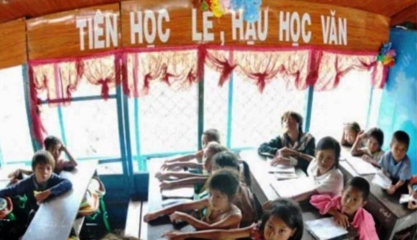 Khẩu hiệu &quot;Tiên học lễ, hậu học văn&quot; ở trường tiểu học (Ảnh minh họa: vtc.vn).