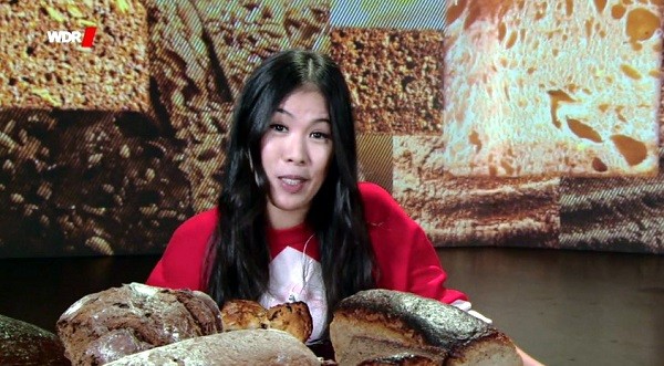 Kim Mai diễn giải tại chương trình “Quarks” chủ đề thực phẩm an toàn… (Ảnh: tác giả cung cấp).