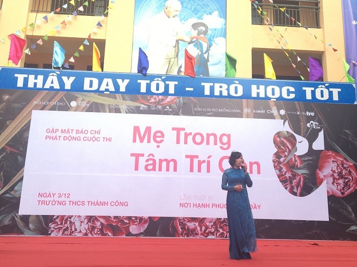 Hiệu trưởng Trường trung học cơ sở Thành Công, Hà Nội phát biểu tại buổi lễ phát động cuộc thi &quot;Mẹ trong tâm trí con&quot; 2018 (Ảnh: A.N).